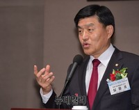 [포토] 통일경제 국제심포지엄, 축사하는 심윤조 의원