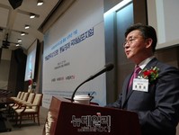 [포토] 통일경제 국제심포지엄, 축사하는 홍용표 장관