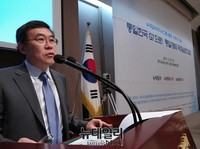 [포토] 통일경제 국제심포지엄, 주제발표하는 이일형 원장