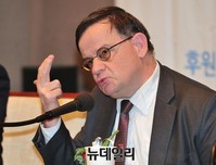 [포토] 토론자로 나선 안드레이 란코브 국민대 동양학부 교수