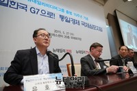 [포토] 토론회 사회 맡은 유호열 교수