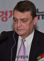 [포토] 통일경제 국제심포지엄, 토론 참석한 '크리스토퍼 프라이스'