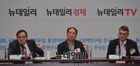 [포토] 통일경제 국제심포지엄, 발언하는 '안드레이 란코브' 교수