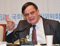 [포토] 통일을 주제로 발표하는 안드레이 란코브 교수