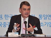 [포토] 발언하는 크리스토퍼 프라이스 국제문제 저널리스트
