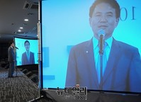 [포토] 대한민국 G7도약의밤, 축사하는 김진태의원