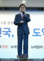 [포토] 대한민국 G7도약의밤, 축사하는 김진태의원