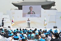 [포토] 통일 박람회 2015, 축사하는 홍용표 장관