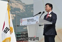 [포토] 통일 박람회 2015, 축사하는 홍용표 통일부 장관