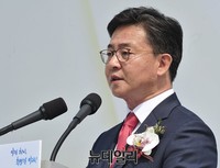 [포토] 연설하는 홍용표 통일부 장관