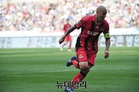[포토] 전력질주 하는 FC 서울 차두리 선수