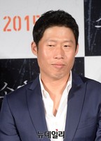 [포토] '극비수사', '소수의견' 동시에 개봉앞둔 유해진 '난감하네'