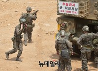 [포토] 합동해상사격,130mm포탄 나르는 육군