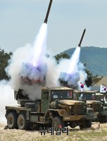[포토] 합동해상사격, 불뿜으며 적에게 날아가는 130mm다련장