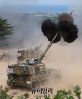 [포토] 합동해상사격, 해상출몰 적(敵)에 날아가는 K-9포탄