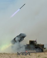 [포토] 굉음내는 130mm 다련장 로켓