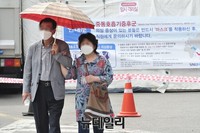 [포토] 메르스 임시 격리실 지나는 시민