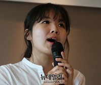 [포토] 무상급식 인식조사 결과발표, 성명발표하는 여명 대표