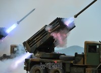 [포토] 불 뿜는 130mm다련장 로켓의 위용