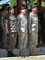 [포토] 한미연합사단 편성식, 나란히 선 한미연합대표단