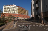 [포토] 을씨년스런 평택성모병원 입구