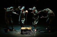 [포토] 연극 '노래하듯이 햄릿'  진혼굿 시작하는 광대들