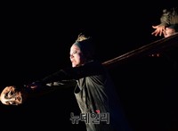 [포토] 연극 '노래하듯이 햄릿'  햄릿의 삶에 들어간 광대