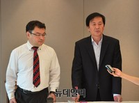 [포토] 북한 불법무기 실태 기자회견 가지는 김성민 대표