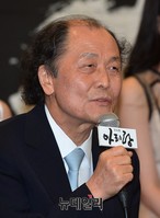 [포토] 뮤지컬 아리랑 기자간담회 참석한 조정래 작가