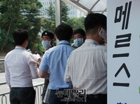 [포토] 메르스확산방지, 체온 측정 실시하는 국방부