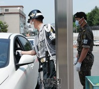 [포토] 軍 메르스 관찰대상 159名, 국방부 체온측정 실시