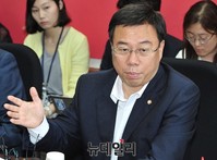 [포토] 모두발언하는 새누리당 신상진 의원