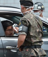 [포토] 메르스, 체온측정 실시하는 국방부 출입구