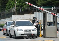 [포토] 체온측정 실시하는 국방부 출입구