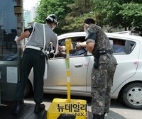 [포토] 직원-방문객 대상 체온측정 실시하는 국방부