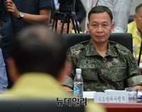 [포토] 박원순 시장 발언 듣는 수도방위사령부 관계자