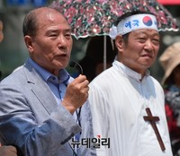[포토] 박원순 시장 규탄하는 이계성 공동대표