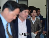 [포토] 당권재민 혁신위원회, 입장하는 임미애 혁신위원