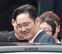 [포토] 장더장 회동, 밝은 표정으로 차에오르는 이재용 부회장