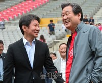 [포토] 월드컵경기장에서 만난 김무성 대표-정몽규 회장