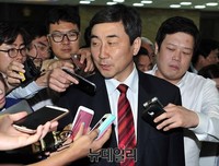 [포토] 의원총회 참석하는 새정치 이종걸 원내대표