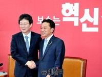 [포토] 악수 나누는 유승민-정진후