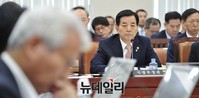 [포토] 국회 국방위 출석한 한민구 장관