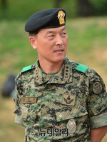 [포토] 한미군종 야외훈련 참관한 장경석 특전사령관