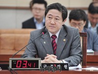 [포토] 법사위 찾은 유기준 해양수산부 장관