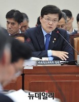 [포토] 의원들의 질문에 답하는 최양희 장관