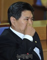 [포토] 세미나 지켜보는 새누리당 홍문종 의원