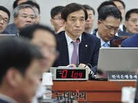 [포토] 의원들의 질문 경청하는 이주열 한국은행총재