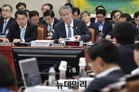 [포토] 질문에 답하는 임종률 금융위원회 위원장