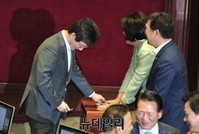 [포토] 투표하는 새누리당 유승민 원내대표